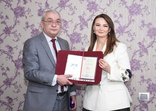 Qənirə Paşayeva təltif edildi